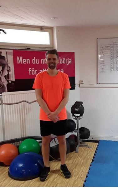 Man på KomiForm gymmet